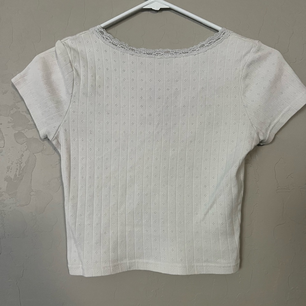 Brandy Melville Cropped Shirt With Lace And Buttons